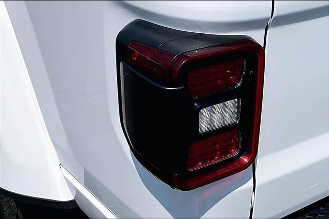 Used 2021 Jeep Gladiator Overland AWD/4WD image 28