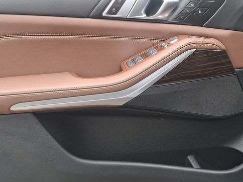 Certified 2024 BMW X7 xDrive40i image 13