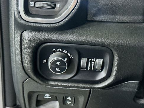 Used 2025 RAM 1500 Laramie image 16