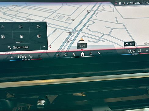 Certified 2025 BMW X5 M60i w/ Executive Package image 13