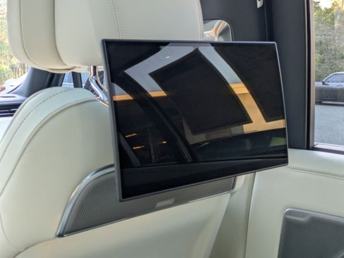 Used 2025 Land Rover Range Rover SV image 17