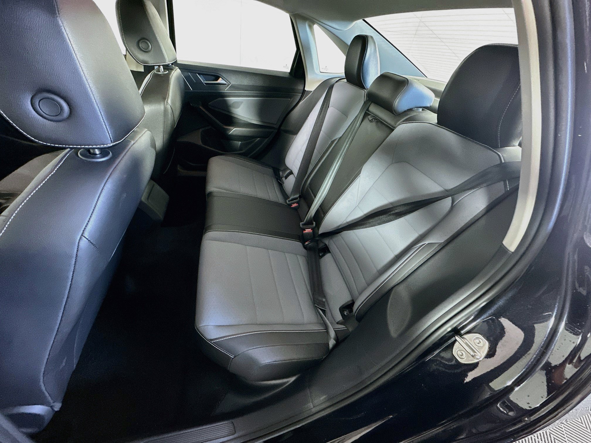 Used 2025 Volkswagen Jetta SE FWD image 27