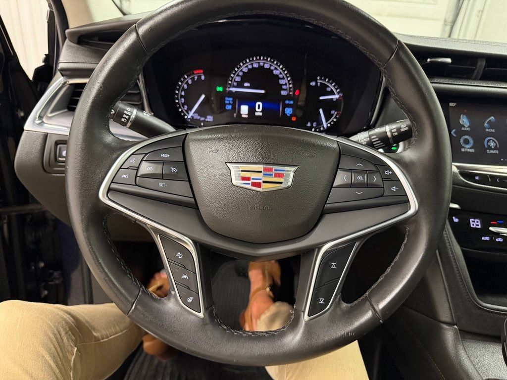 Used 2017 Cadillac XT5 Luxury w/ Driver Awareness Package AWD/4WD image 39