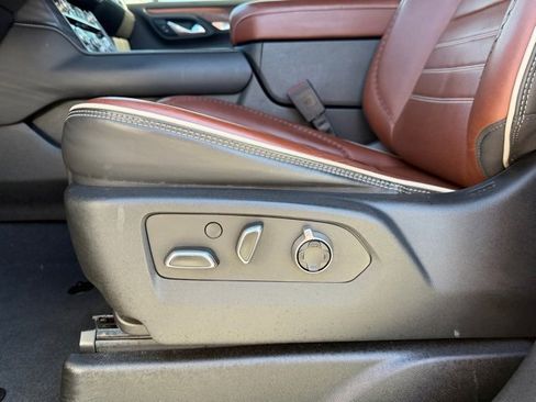 Used 2023 GMC Yukon XL Denali Ultimate image 11