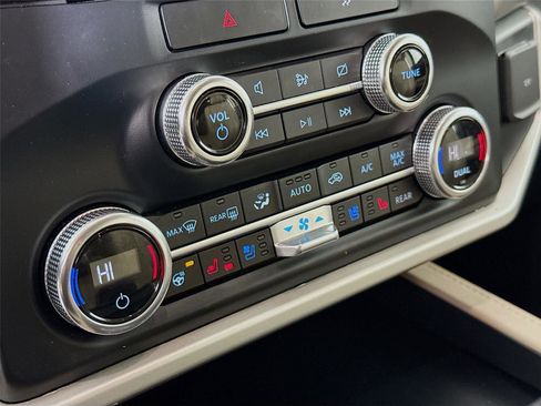 Used 2023 Ford Expedition XLT image 17