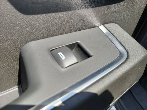 Used 2023 Chevrolet Silverado 1500 LT AWD/4WD image 16