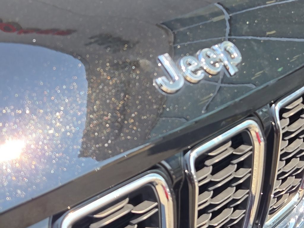 Used 2023 Jeep Grand Cherokee Limited AWD/4WD image 16