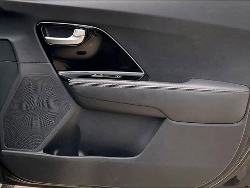 Used 2018 Kia Niro EX FWD image 20
