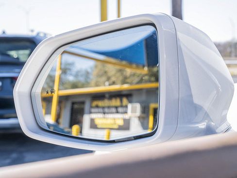 Used 2017 Cadillac XT5 Platinum image 36