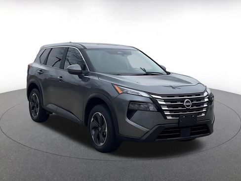 Used 2025 Nissan Rogue SV image 3