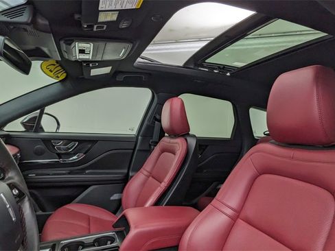Used 2025 Lincoln Corsair Reserve image 3