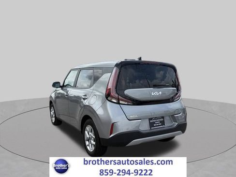 Used 2025 Kia Soul LX w/ LX Technology Package FWD image 4