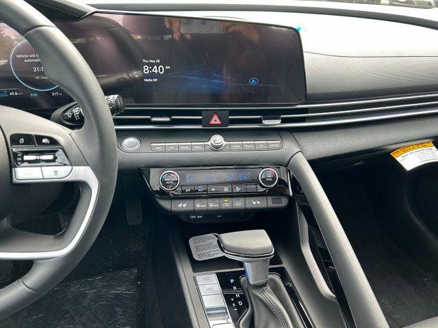 New 2026 Hyundai Elantra Limited FWD image 18