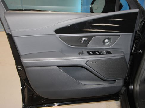New 2026 Lincoln Nautilus Reserve w/ Jet Appearance Package AWD/4WD image 4