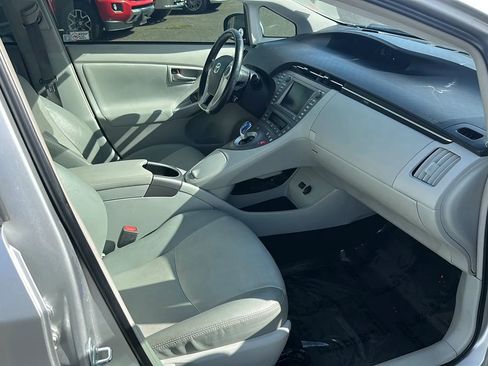 Used 2014 Toyota Prius Four image 13