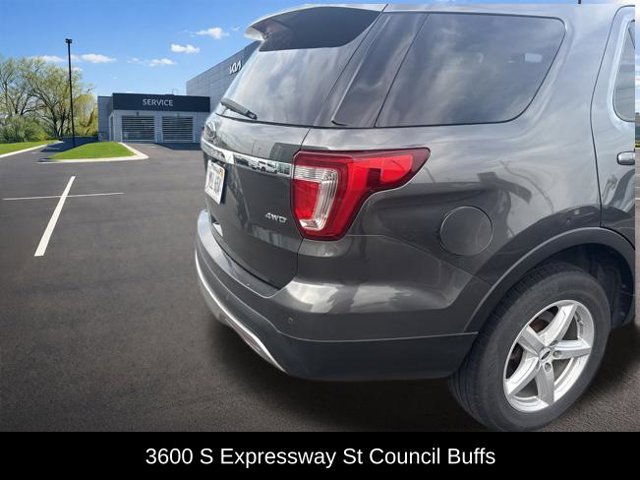 Used 2017 Ford Explorer XLT w/ Equipment Group 202A AWD/4WD image 7