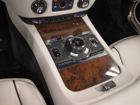 Used 2017 Rolls-Royce Dawn image 36