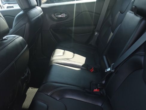 Used 2023 Jeep Cherokee Altitude Lux image 15