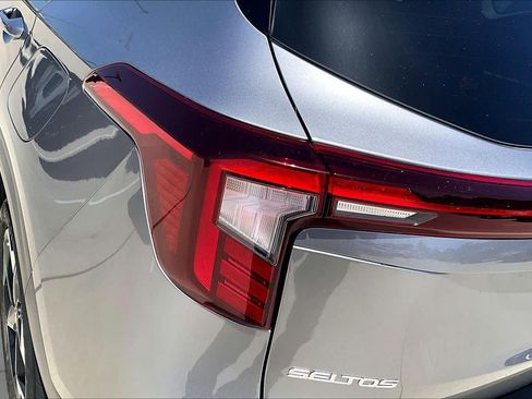 Used 2024 Kia Seltos EX FWD image 27
