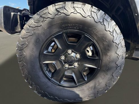 Used 2024 Jeep Gladiator Sport AWD/4WD image 11