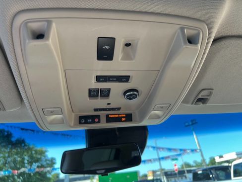 Used 2017 Cadillac Escalade ESV Luxury image 14