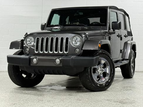 Used 2016 Jeep Wrangler Unlimited Sahara w/ Connectivity Group AWD/4WD image 2