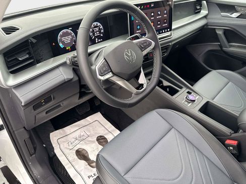 New 2026 Volkswagen Tiguan SE image 22