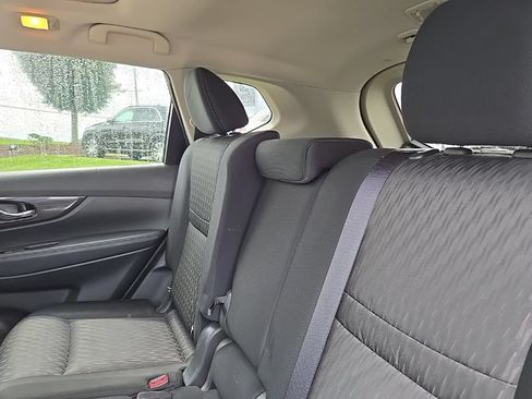 Used 2017 Nissan Rogue SV AWD/4WD image 38