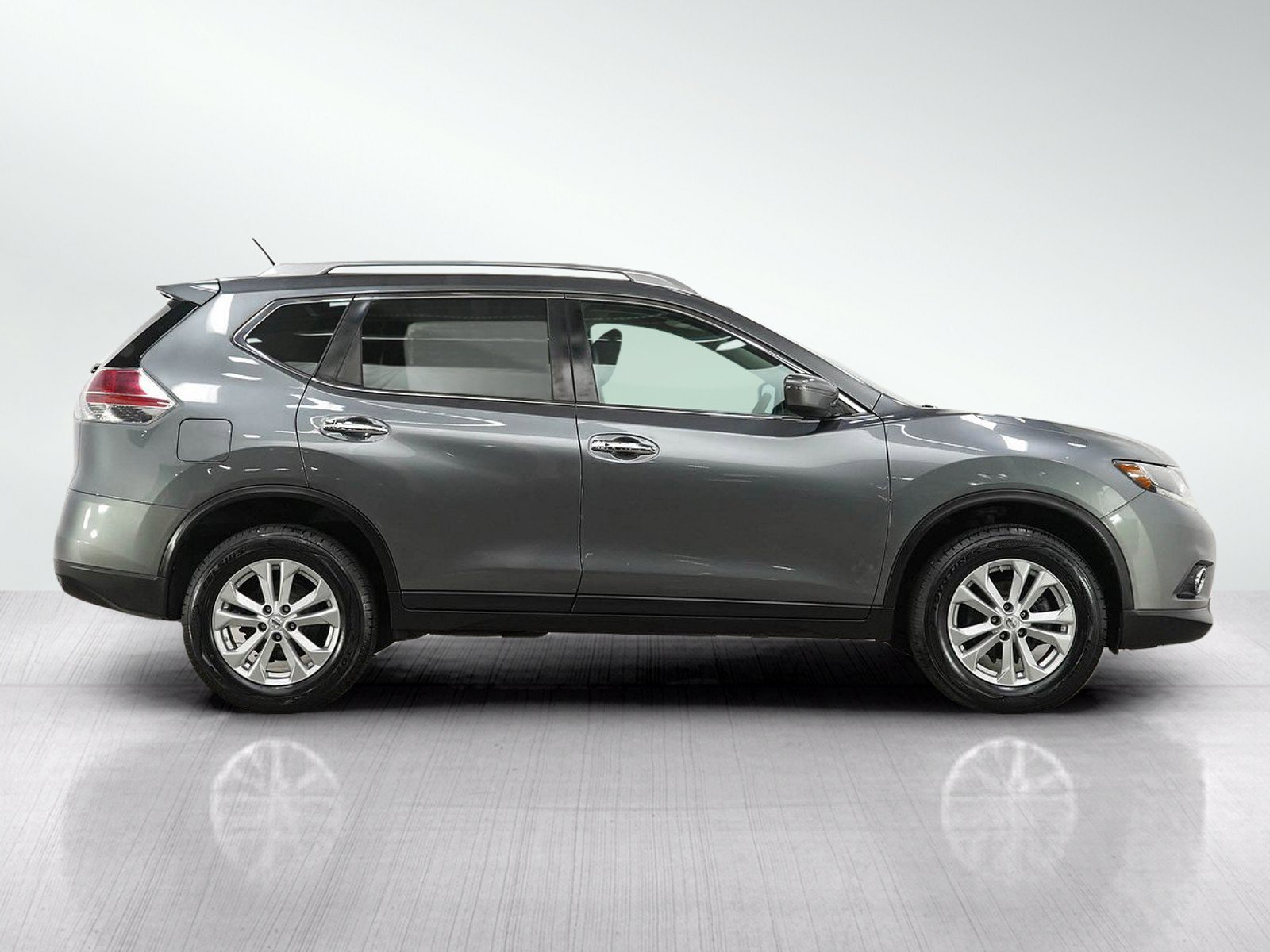 Used 2016 Nissan Rogue SV w/ SV Moonroof Package AWD/4WD image 6
