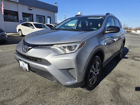 Used 2016 Toyota RAV4 LE image 1