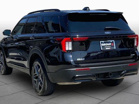 Used 2025 Ford Explorer ST-Line w/ ST-Line Street Pack AWD/4WD image 12
