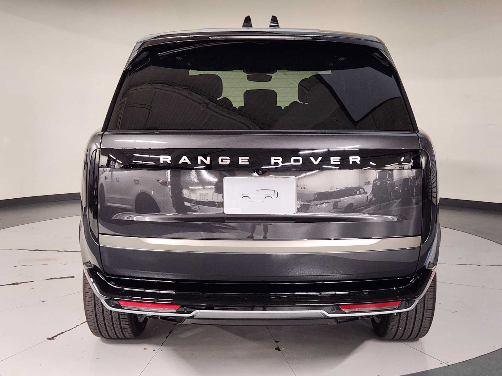 New 2026 Land Rover Range Rover Long Wheelbase SE AWD/4WD image 10