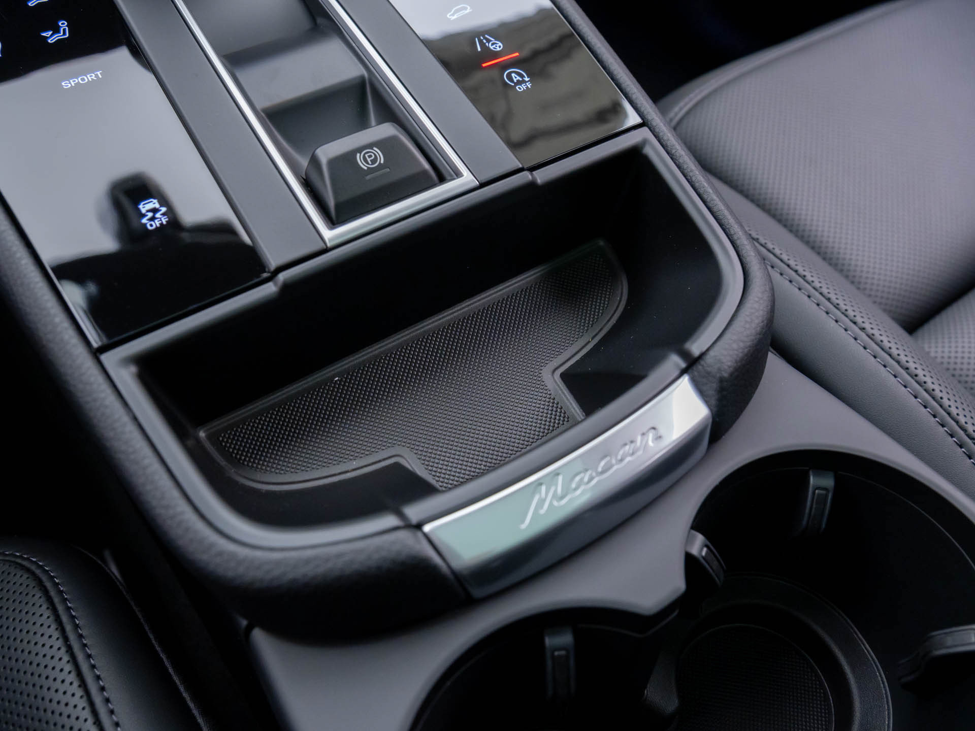 Certified 2026 Porsche Macan AWD/4WD image 29