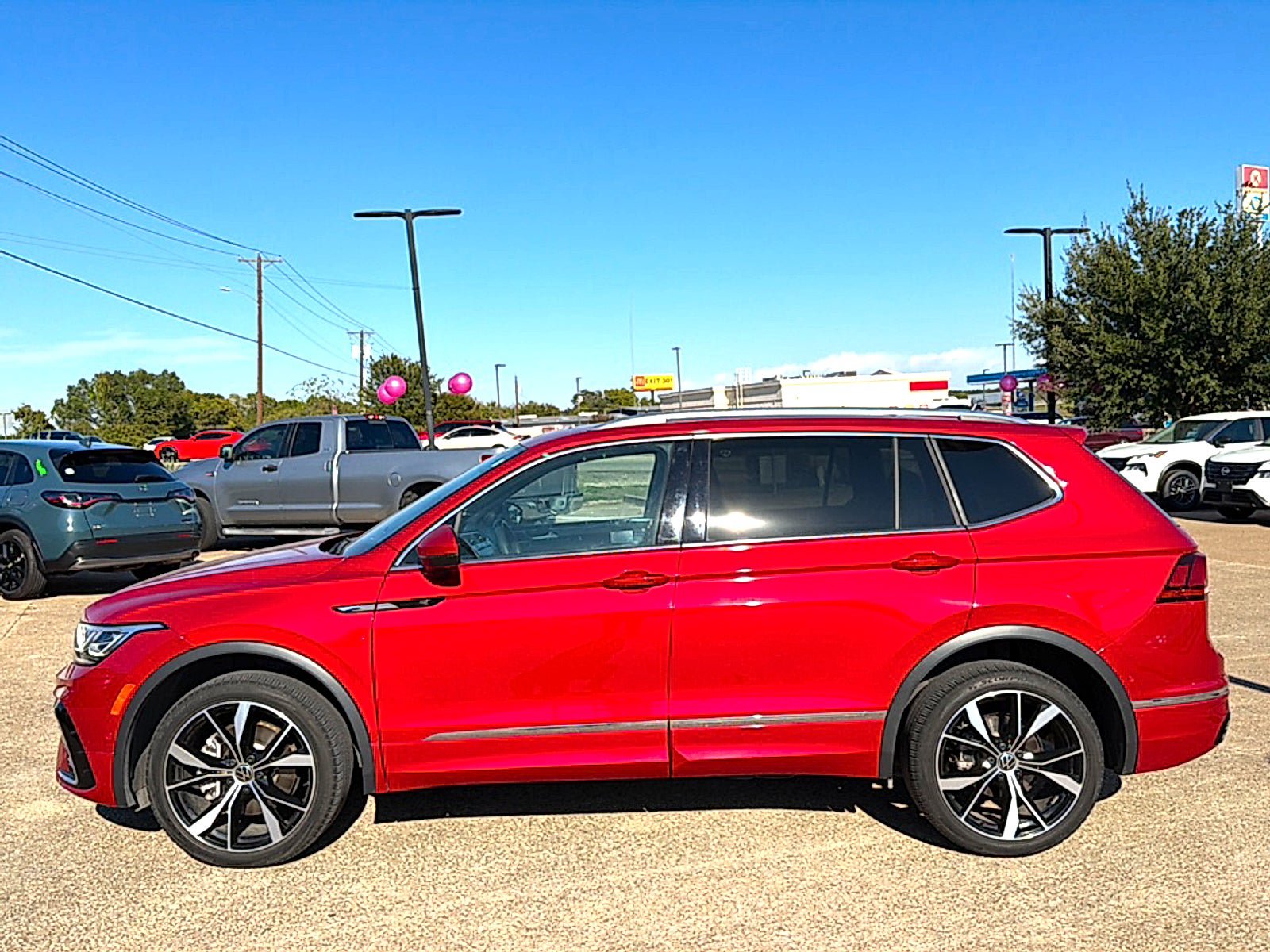 Used 2024 Volkswagen Tiguan SEL R-Line AWD/4WD image 2