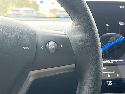 Used 2022 Tesla Model Y Performance image 21