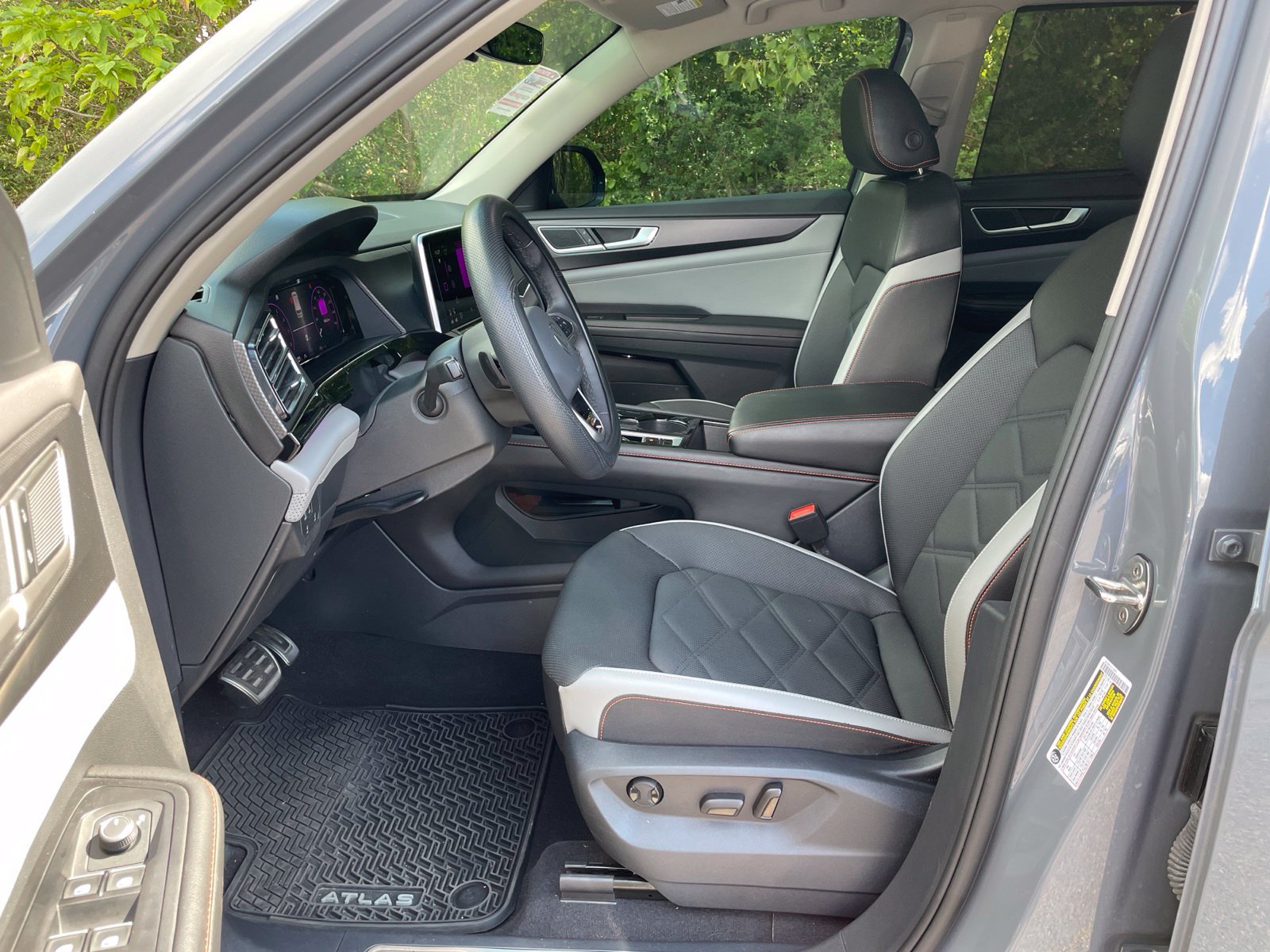 Used 2024 Volkswagen Atlas Peak Edition SE AWD/4WD image 13