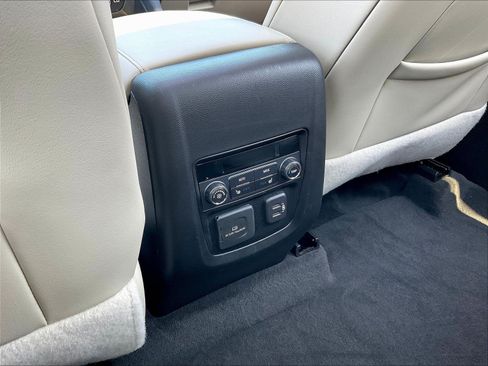 Used 2020 Buick Enclave Premium w/ Sun and Sites Package FWD image 10