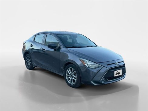 Used 2019 Toyota Yaris LE image 2