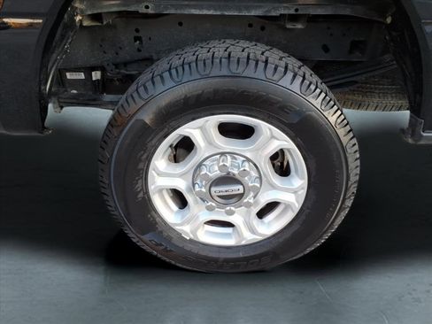 Used 2025 Ford F250 XLT image 5