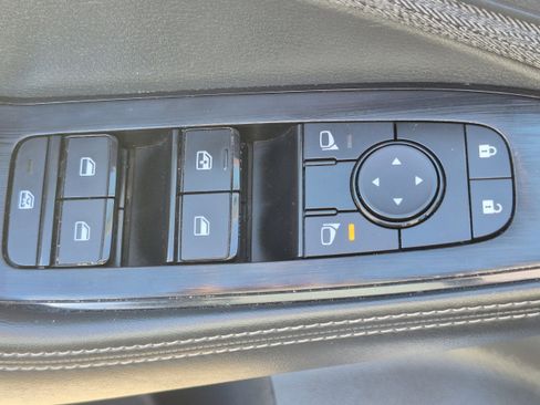 Used 2023 Nissan Rogue SV image 15