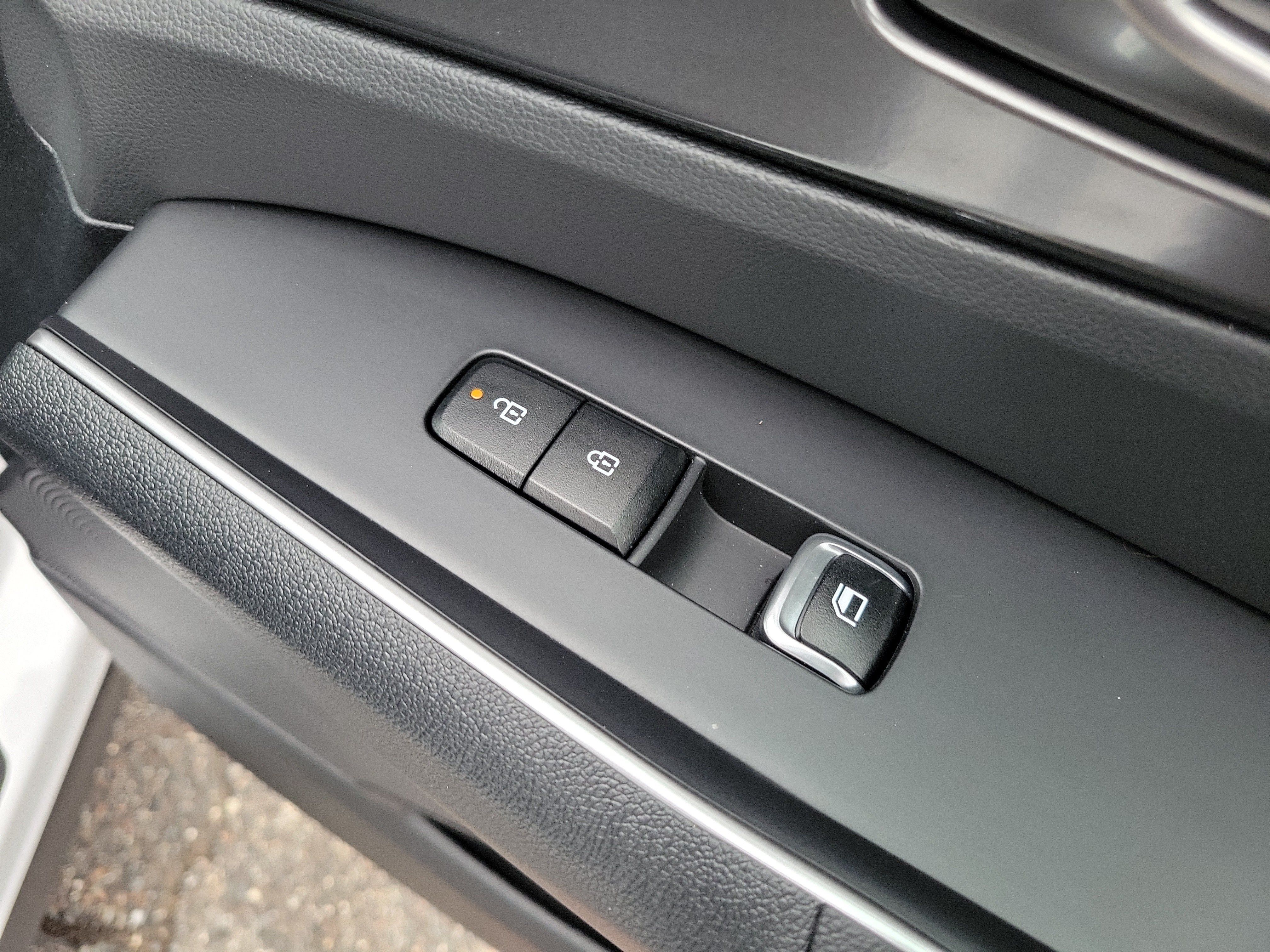 Certified 2025 Kia Sorento S w/ Panoramic Sunroof Package FWD image 9