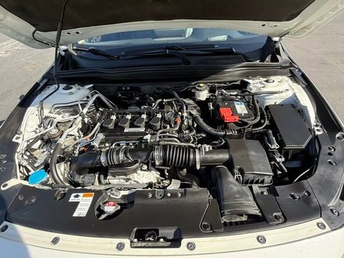 Used 2018 Honda Accord Touring image 28