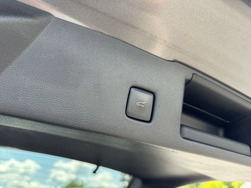 Used 2022 Ford Escape SE w/ Convenience Package FWD image 42