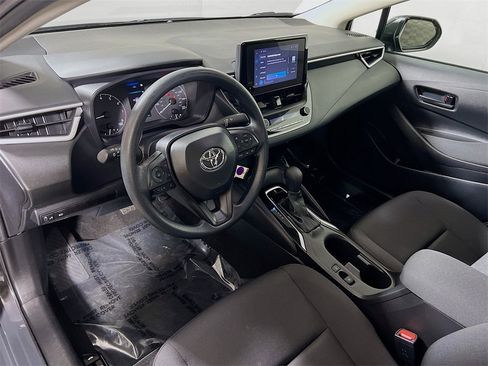 Used 2025 Toyota Corolla LE image 10