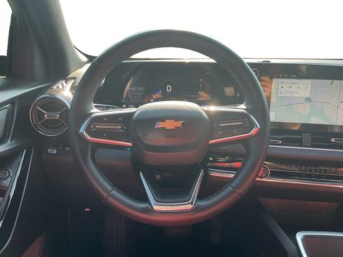 Used 2025 Chevrolet Equinox LT FWD image 18