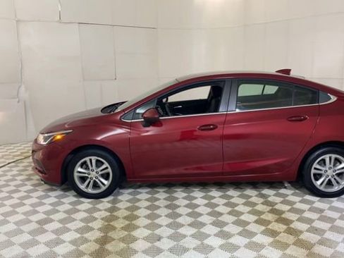Used 2018 Chevrolet Cruze LT w/ Convenience Package image 8