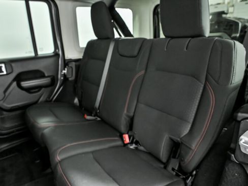 Used 2018 Jeep Wrangler Unlimited Rubicon image 18