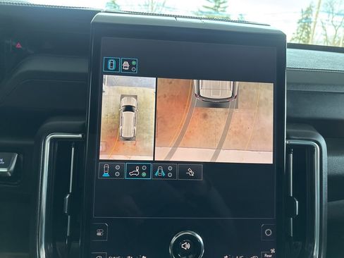 Used 2025 GMC Yukon Denali w/ Sun & Power Step Package image 21