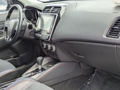 Used 2025 Mitsubishi Outlander Sport SE AWD/4WD image 32