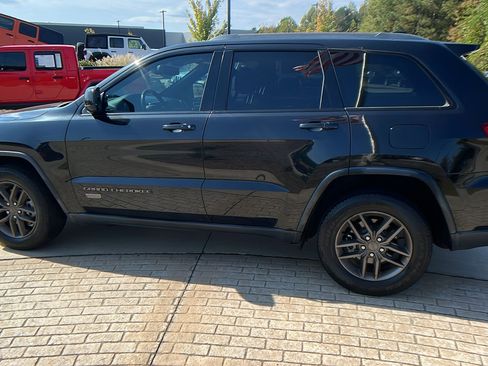 Used 2016 Jeep Grand Cherokee Laredo 75th Anniversary image 11